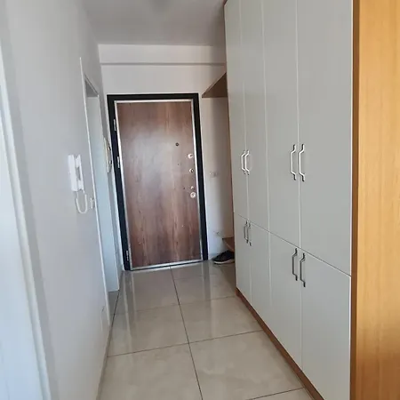 Apartment Modern 1br Apt, 6th Floor Apartament, *